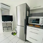 Appartement Agence Jf Immo-t2 Climatise Front De Avec Terrasse Piscine Collective Parking- V0742 Vias