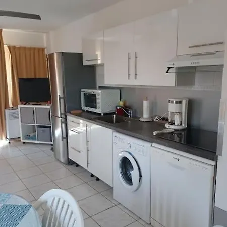 V0742 - T2 Climatise Front De Avec Terrasse Et Place Parking 아파트