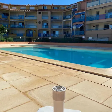 Agence Jf Immo-t2 Climatise Front De Avec Terrasse Piscine Collective Parking- V0742 Vias
